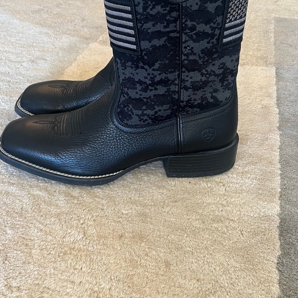 Ariat Mens Boots - Picture 2 of 8